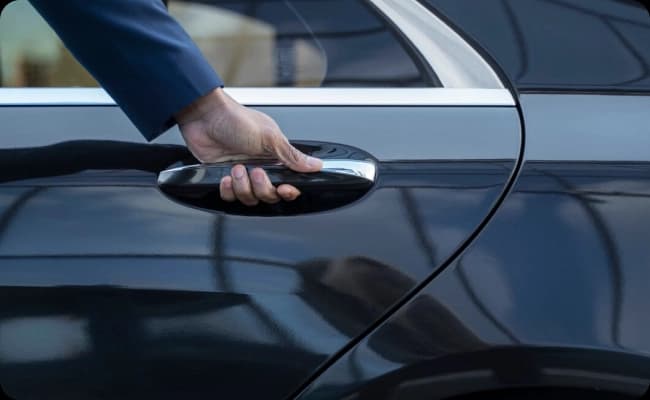 Luxury Car Chauffeur Service Luxury Car Chauffeur Service